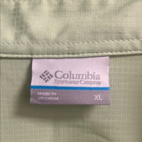 Columbia Men's Light Green Casual Button Down Shirt - Picture 2 of 6